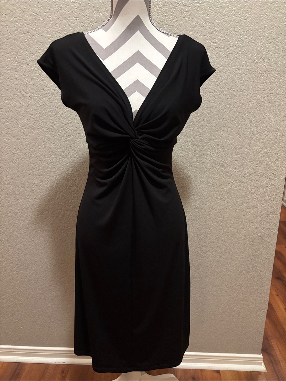 London Style Black Twist-Knot V-Neck Midi Dress